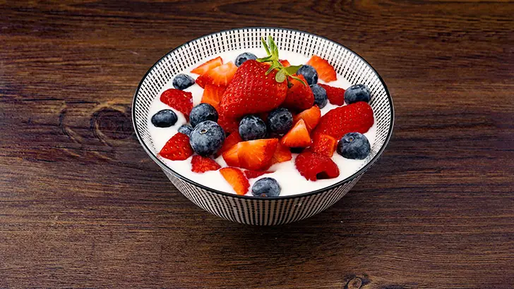 Icelandic Yoghurt with berries in a bowl